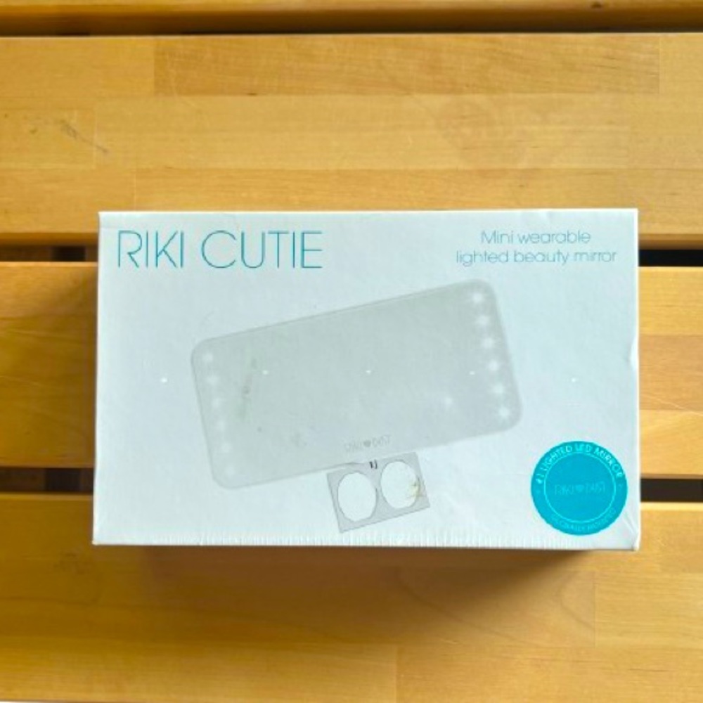 NIB Glamcor Riki Cutie Mini Wearable Lighted Beauty Mirror White